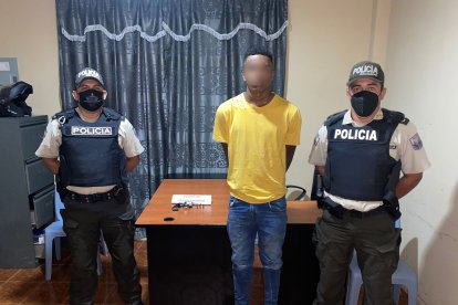 El capturado tenía en su poder un revólver. Se le inició una investigación para determinar si es o no culpable del delito.