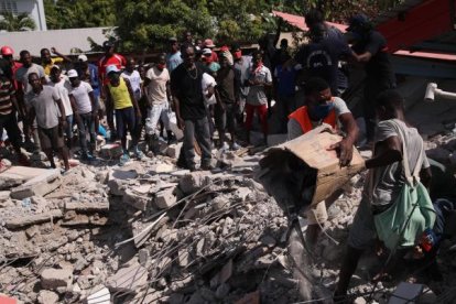 Las desgarradoras escenas de rescate luego del terremoto de 7.2 grados en Haití