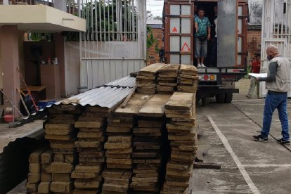 La retención y requisa de madera por parte de las autoridades es constante en el país.