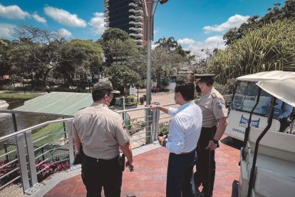 El recorrido se efectuó en ambos malecones del Puerto Principal (2.000 y del Salado).