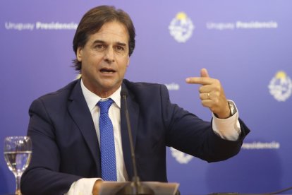 El presidente de Uruguay la emprendió contra los manifestantes antivacunas de su país.