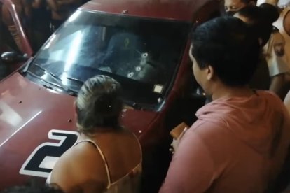 Así quedó el vehículo que sufrió atentado