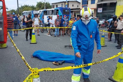 La víctima tendría aproximadamente 45 años.