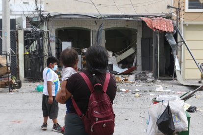 La explosión causó daños materiales en la vivienda de tres pisos. No hubo personas heridas.