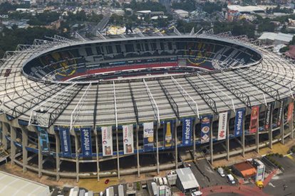 El escenario de grandes glorias deportivas y de la presentación de papas, sortea un palco