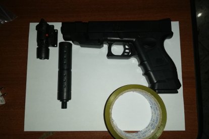 Parte de las evidencias halladas por los agentes de la Policía.