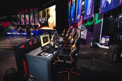Fotografía cedida por la Liga de Videojuegos Profesional México, donde se observa la final del torneo Clausura 2021 de la Liga Mexicana de League of Legends, en Ciudad de México.