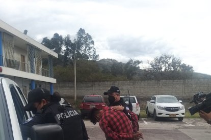 El detenido lloraba para que no le llevaran detenido.