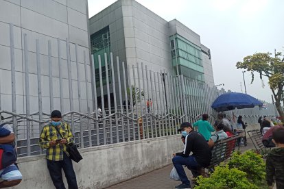 La afectada fue trasladada al hospital de Santo Domingo, donde lucha por el bienestar de su niño.