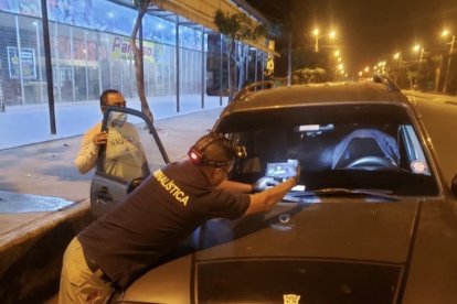 El vehículo tenía impactos de bala en el parabrisas pero nadie resultó herido.