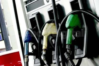 Los combustibles con plomo se van eliminando 

GRIFO EN LA PLAZA GRAU, AUMENTO DE PRECIO EN LA GASOLINA

FOTOS: GIANCARLO SHIBAYAMA/EL COMERCIO