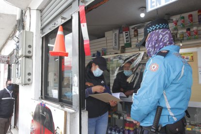 La Agencia Metropolitana de Control notificó a dos locales en Guamaní.