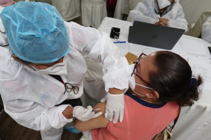 Referencial. Se espera inmunizar con la dosis de CanSino a las personas de 18 y 60 años que, por distintas razones, no recibieron la vacuna.