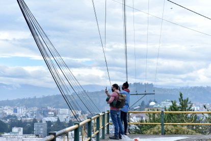 En las fotos de la vista de Quito aparecen 'tallarines'.
