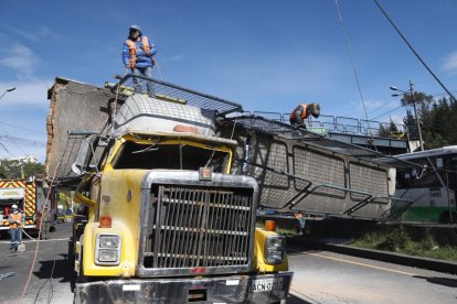 La volqueta iba sobre un tráiler, de sur a norte.