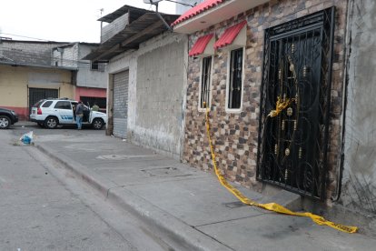 En ese lugar ocurrió el último crimen. En el sitio, los agentes también hallaron una granada.