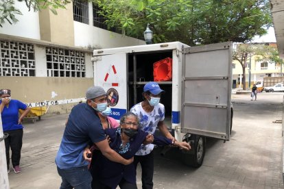 Los deudos no sabían cómo sobrellevar la tristeza por la pérdida de sus seres queridos.