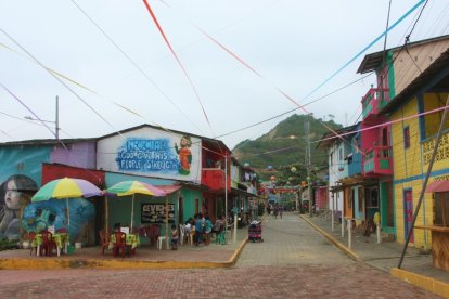 Todas las viviendas pintadas de La Entrada muestran un escenario pintoresco.