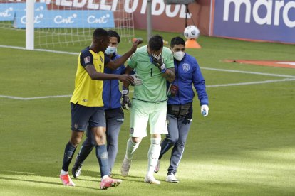 El arquero Hernán Galíndez fue desconvocado de la selección de Ecuador por lesión.