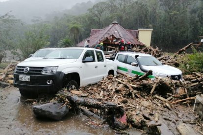 El alud fue arrastrando todo lo que encontraba a su paso.