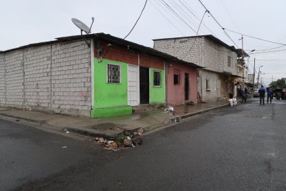 En esta vivienda, de color verde, las víctimas observaban el encuentro futbolístico.