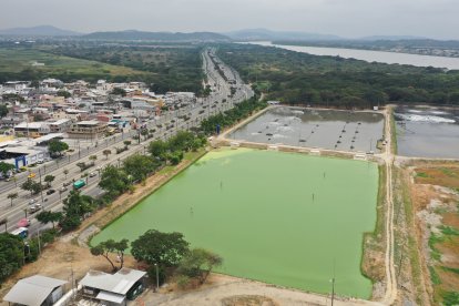 Panorámica de las lagunas de oxidación, situadas en la autopista Narcisa de Jesús, norte porteño.