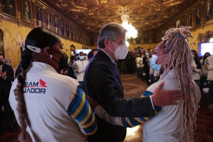 Guillermo Lasso realizó la entrega oficial de los premios económicos a los deportistas olímpicos y paralímpicos.