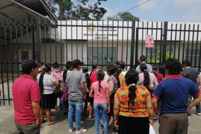 Familiares de la víctima presumen que lo abordaron e ingresaron por una guardarraya y asesinaron.