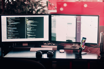 programadores y analistas de datos son otros de los talentos que se busca fortalecer.