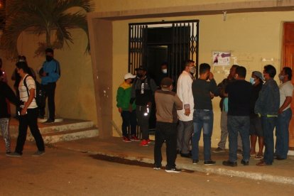 Stalin Alvia Loor, herido, fue llevado al hospital Liborio Panchana donde murió.