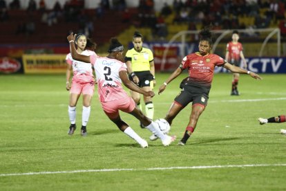 D. Cuenca y Ñañas ha sido el regreso del público en los torneos locales.