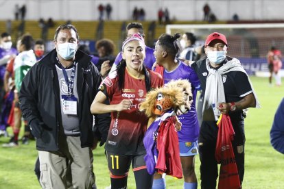 Es la ‘mamá de la mamá’ de los goles. En tres años ha sido la artillera más letal y lleva 94 tantos.Es dos veces ‘tri’: como artillera y campeona con las Leonas del Cuenca (2) y El Nacional.
