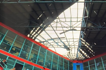 Así quedó el techo del área de máxima seguridad en la Cárcel Regional de Guayaquil.