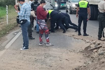 La entrada a Naranjal permanece cerrada por productores.