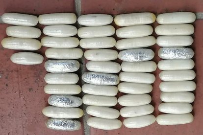 Las cápsulas con cocaína halladas en el estómago del occiso.