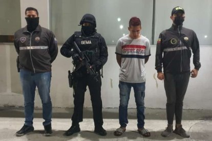 Alias Chimuelo tenía prendas similares a las que usan los agentes de Inteligencia que lo detuvieron.