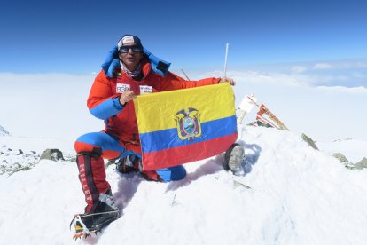 El tricolor Santiago Quintero en la cumbre del pico Lenin, a 7.165 metros de altura.