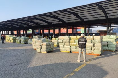 Grandes cantidades de bultos con mercadería que evadía el pago de gravámenes.