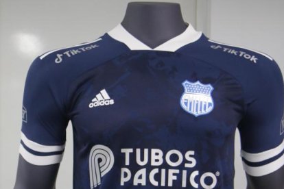 Los eléctricos presentaron su nueva indumentaria 2021.