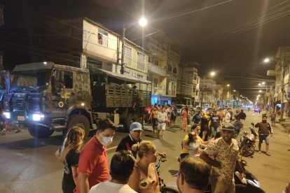 Militares trasladaron al herido hasta el hospital.