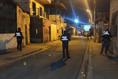 En el sitio se halló más de 17 indicios balísticos. Cámaras del sector serán analizadas como parte de las investigaciones.