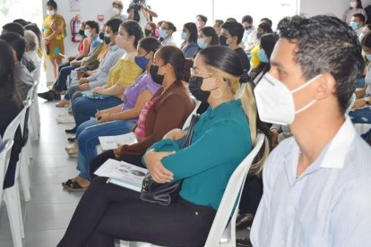 En cahrlas anteriores, los jóvenes participaron masivamente.