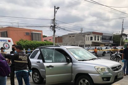Los perjudicados se movilizaban en este automotor color gris.