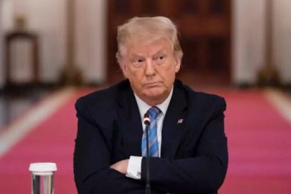 El expresidente de EE.UU. la emprende contra una pariente y contra el diario más influyente de su país.