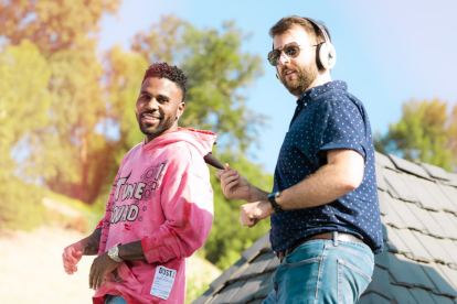 David Allen junto a Jason Derulo realizando el viral baile de la canciòn "Stay".