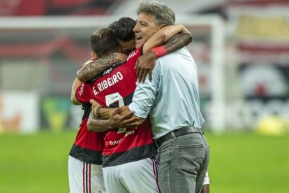 Renato Gaúcho aseguró que felicitó a sus dirigidos, luego de imponerse ante Barcelona.