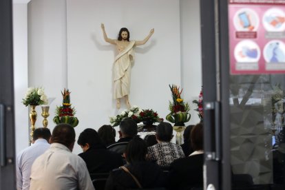 La velación se realizó en el sur de Quito. El sepelio estaba previsto para después del mediodía del jueves.