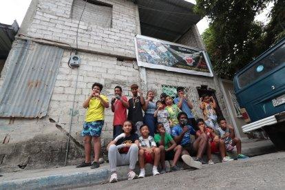 Team Malvinas Boxing construyó su cuadrilátero con bloques de cemento, tierra, agua y cauchos.