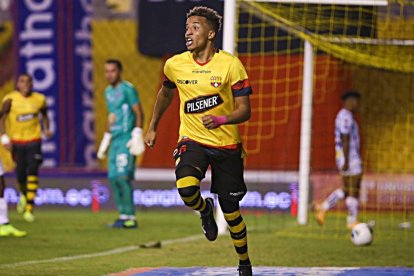 Byron Castillo es uno de los jugadores titulares en el esquema de Fabián Bustos en Barcelona.