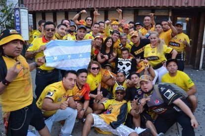 La hinchada de Barcelona lista en  Nueva York para alentar a la distancia al ídolo.